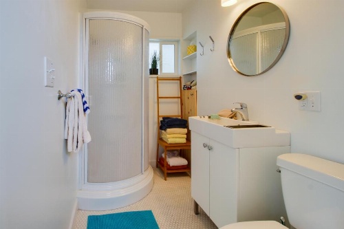 Second Tide - Oceanview Cottage image 11