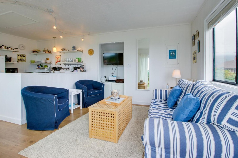 Second Tide - Oceanview Cottage Main image